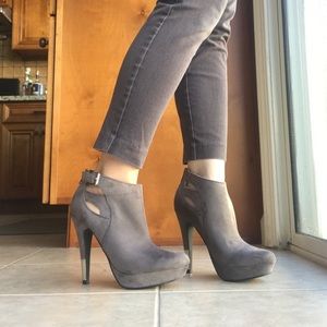 G by Guess grey 4” stiletto ankle boots (sz 6.5)